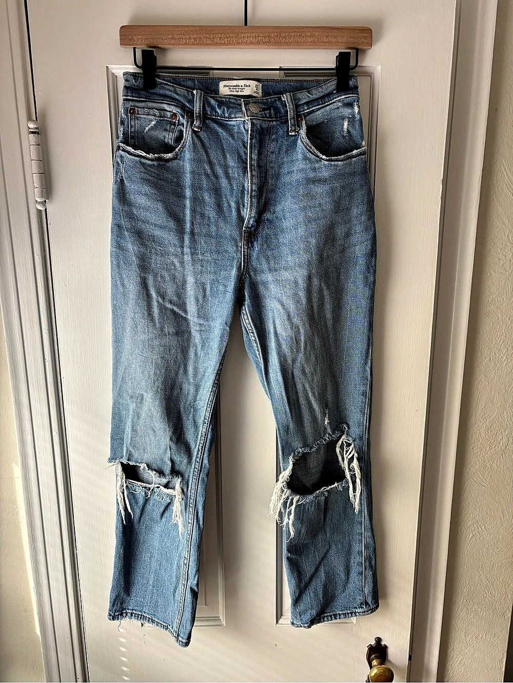 Abercrombie & Fitch Ultra High Rise Straight Jean Distressed Blue